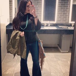 Meet your Posher, Courtney brooke